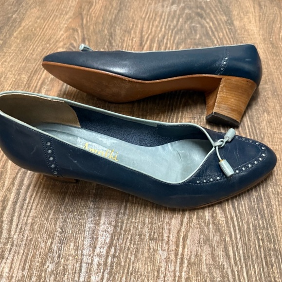 Amalfi 10.5B “Amanda” EUC Blue tassel small heels with  Decorative Perforations - Picture 5 of 14